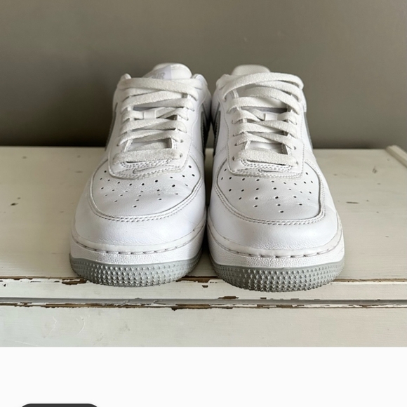 Nike Air Force 1, White Leather With Silver Accents, Men’s Size 7, Women’s 9 - Picture 3 of 9